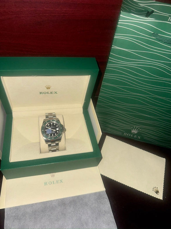 Rolex Submariner Date Green Bezel Black Dial Hulk